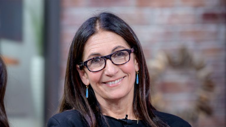 NEW YORK, NEW YORK - 09. DEZEMBER: (EXKLUSIVE DECKUNG) Bobbi Brown besucht People Now, um ihre Meisterklasse am 09. Dezember 2019 in New York, USA, zu besprechen. (Foto von Roy Rochlin/Getty Images)