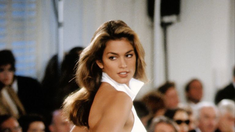 Cindy Crawford modella Ralph Lauren durante la New York Fashion Week 1991 a New York