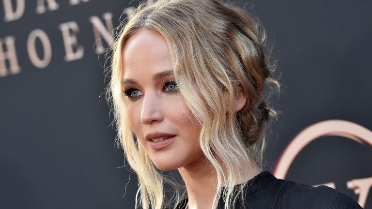 Jennifer Lawrence se udeležuje premiere filma 20th Century Fox