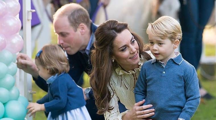 O Príncipe George e a Princesa Charlotte com o Príncipe William e Kate Middleton.