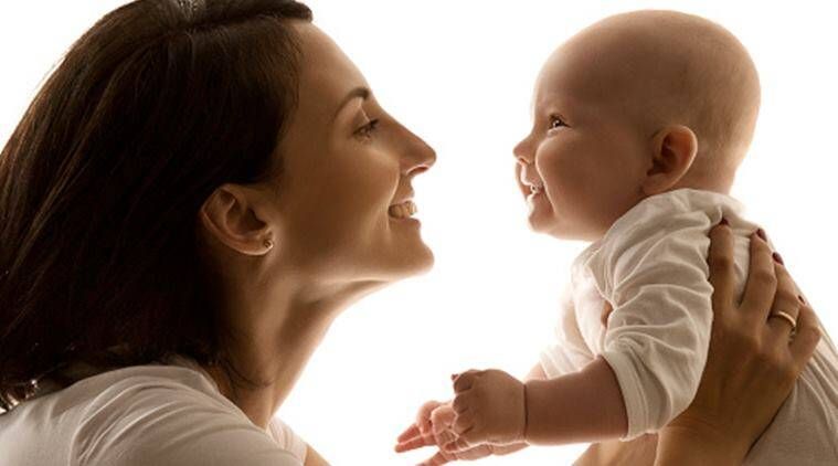 contato com os olhos do bebê