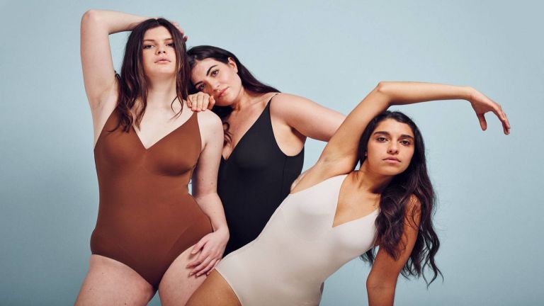 Três modelos vestindo roupas masculinas de Heist The Outer Body