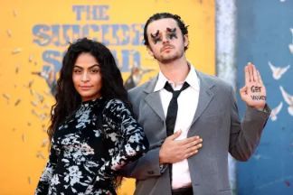 Jessie Reyez y Nieto en el estreno de