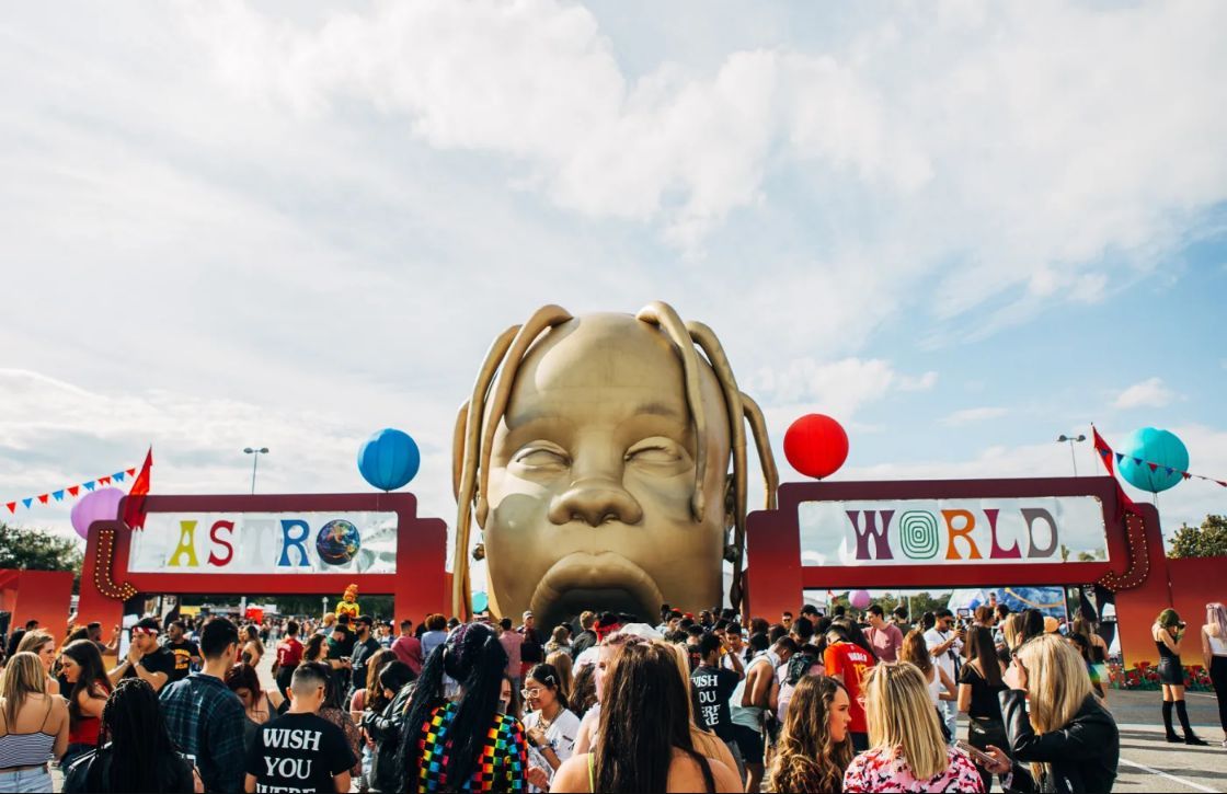 Astroworld ведущая Сара Монтгомери
