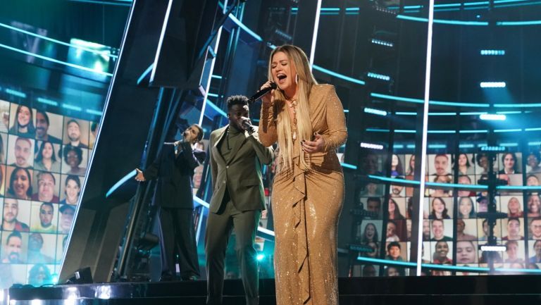 Kelly Clarkson účinkuje počas udeľovania cien Billboard Music Awards 2020, ktoré sa konalo v Dolby Theatre v Hollywoode, CA.