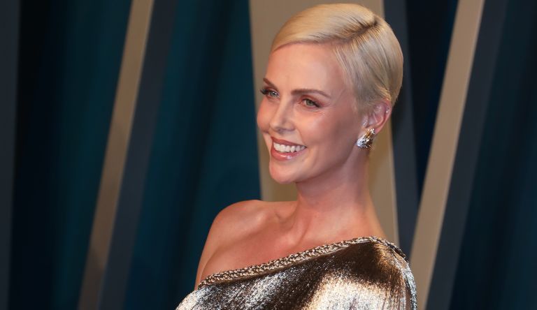 Charlize Theron, Charlize Theron lasje, Charlize Theron preobrazba rdečih las