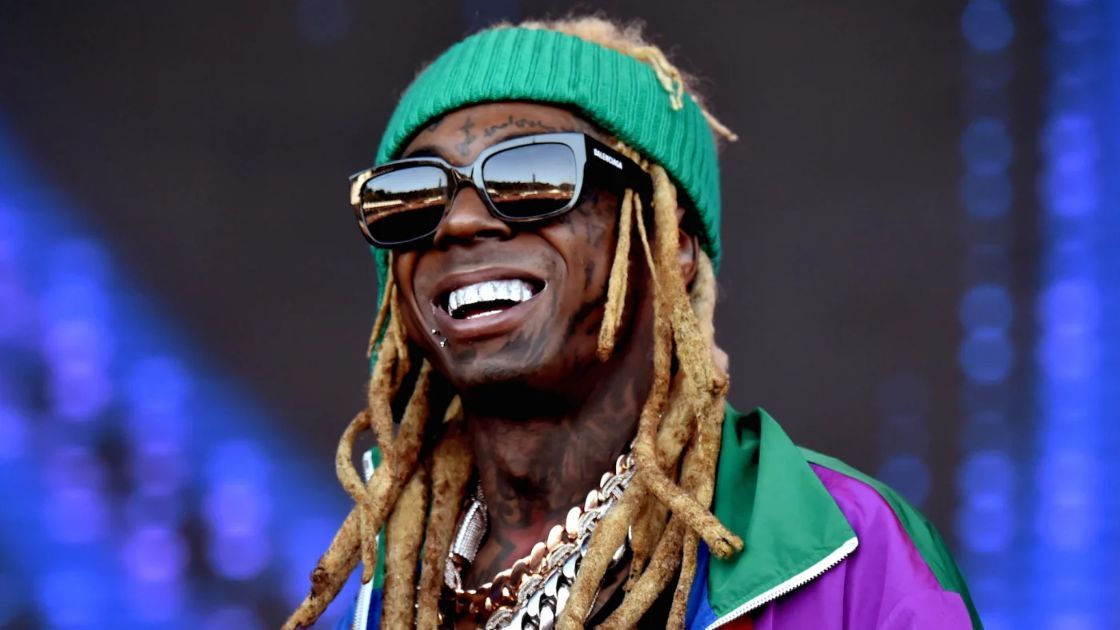 Lil Wayne si esibisce sul palco durante l