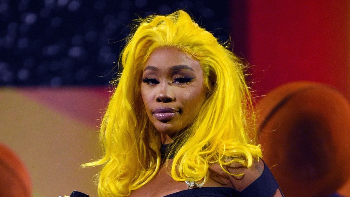 SZA se presenta en el escenario para los Billboard Music Awards 2021