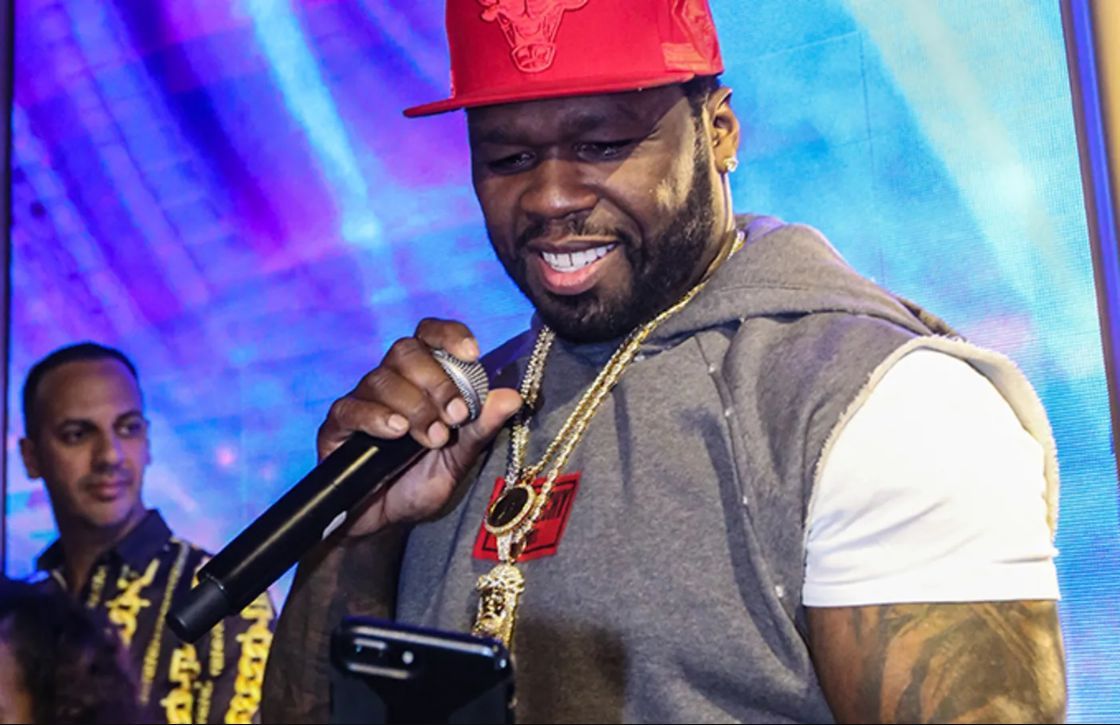 Aceasta este o fotografie de 50 Cent.