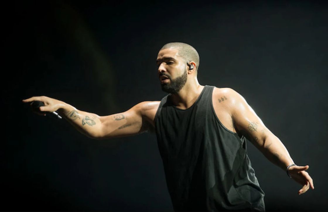 Drake cântă la The SSE Hydro