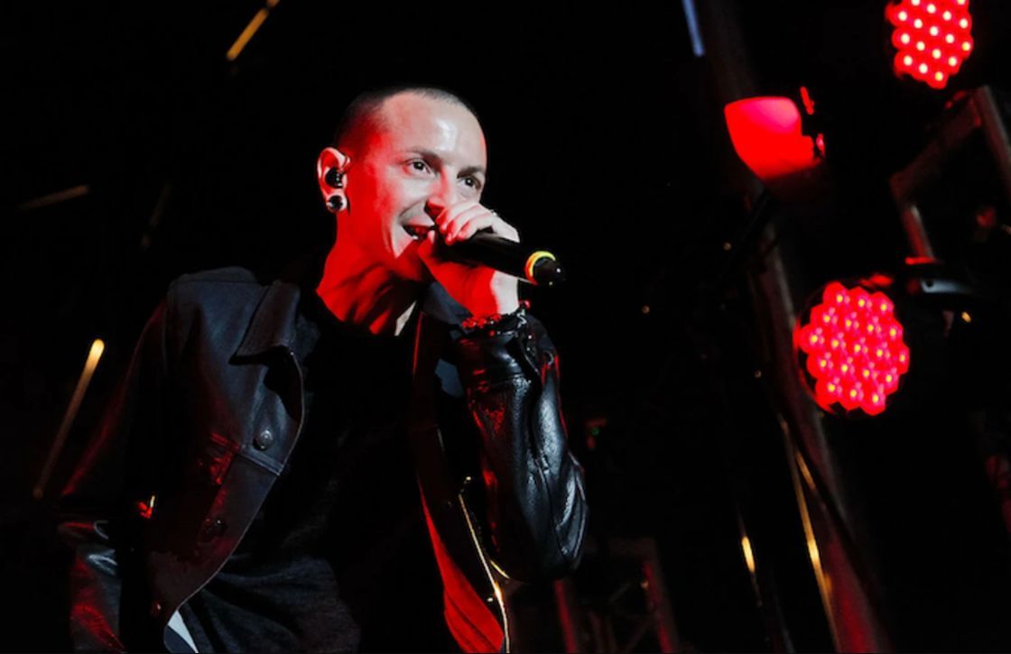 Chester Bennington występujący z Linkin Park