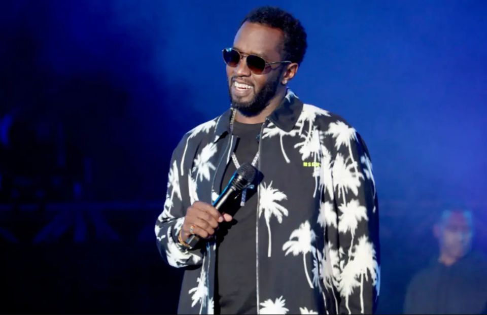 Diddy actúa en el escenario de ALGO EN EL AGUA Día 2