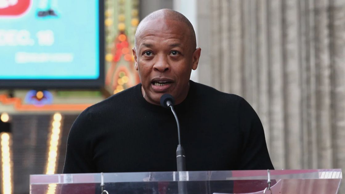 Dr. Dre bierze udział w ceremonii uhonorowania Snoop Dogga z gwiazdą w Hollywood Walk Of Fame
