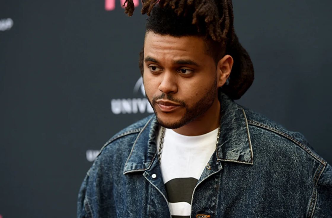 Ini adalah foto The Weeknd