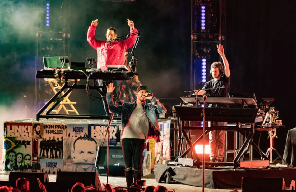 يؤدي Linkin Park حفلاً موسيقيًا للاحتفال بـ Chester Bennington