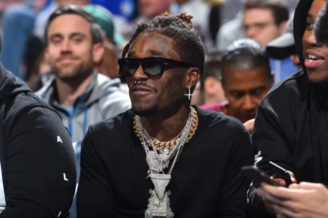 ليل عوزي فيرت في ملعب 76ers