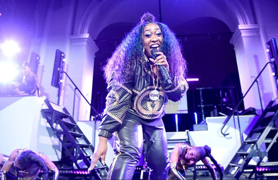 Questa è una foto di Missy Elliott.