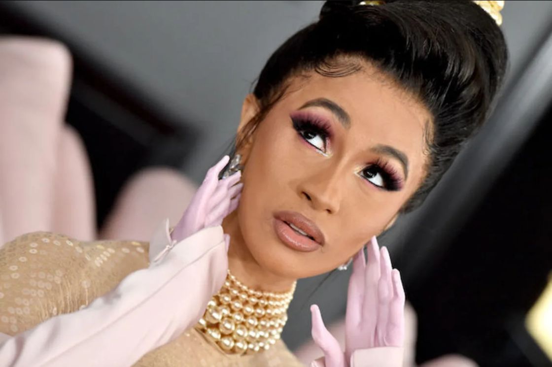 papan iklan cardi b