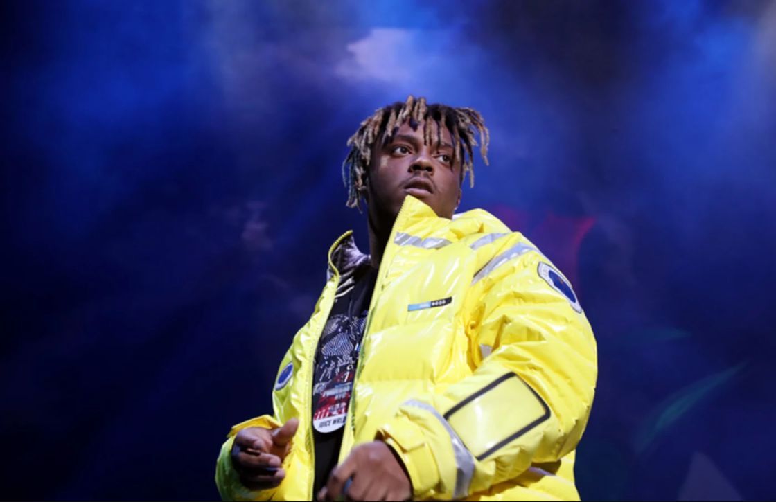 Juice wrld si esibisce in una centrale elettrica