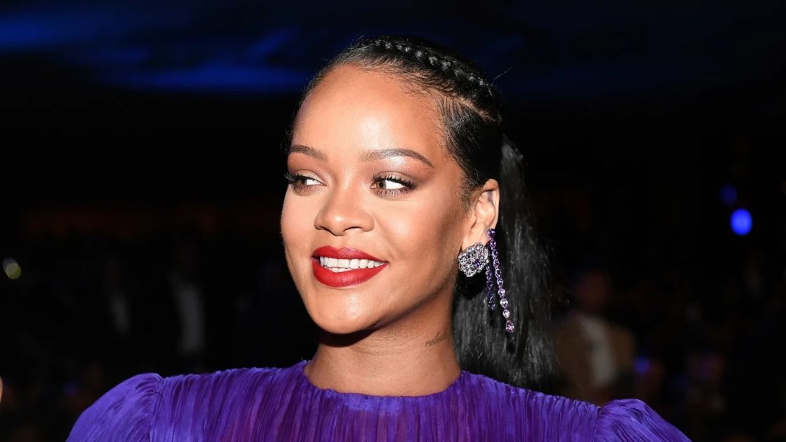 Rihanna partecipa al 51° NAACP Image Awards.