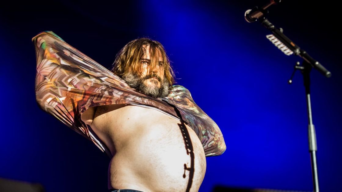 Jack Black destellando su estomago