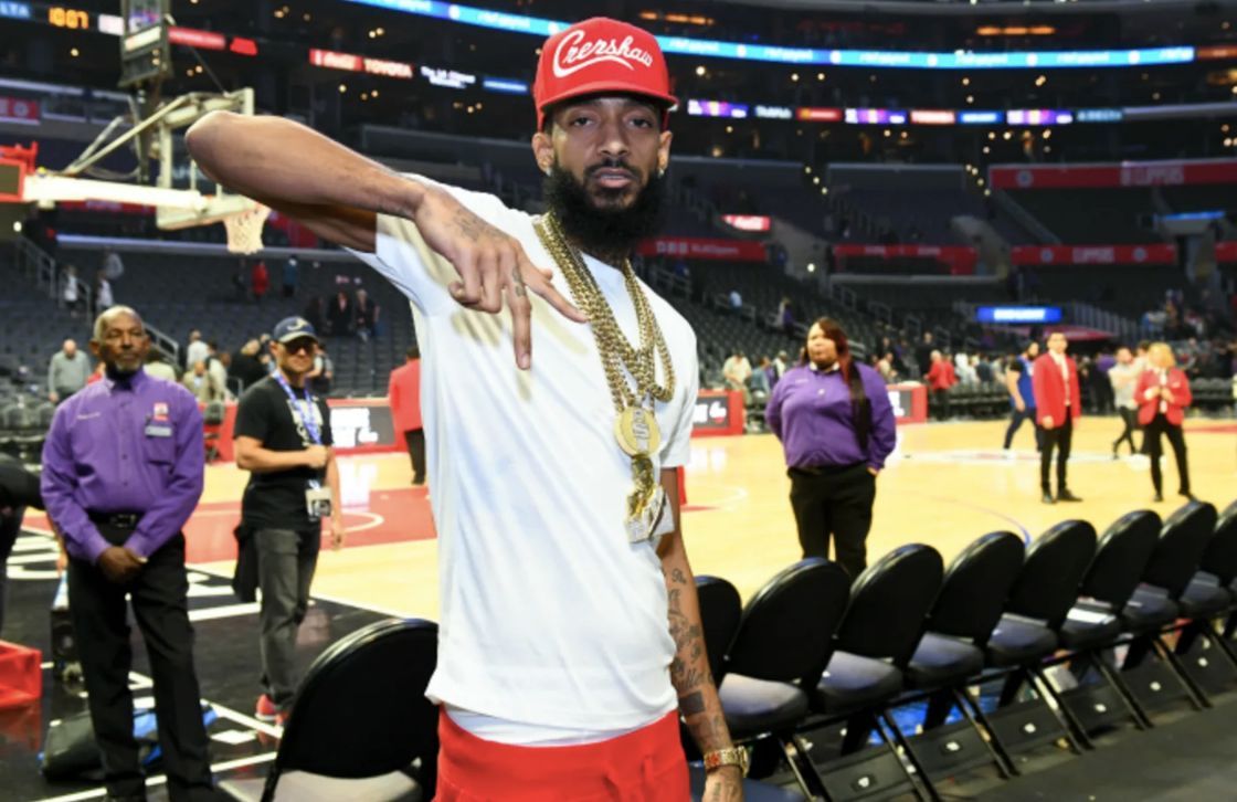 Raper Nipsey Hussle uczęszcza na mecz koszykówki