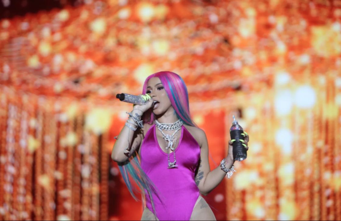 Cardi B vystupuje na Rolling Loud Miami 2019