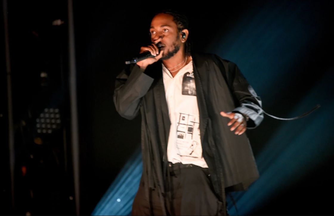 Kendrick Lamar występuje na scenie podczas 60. dorocznej gali Grammy.
