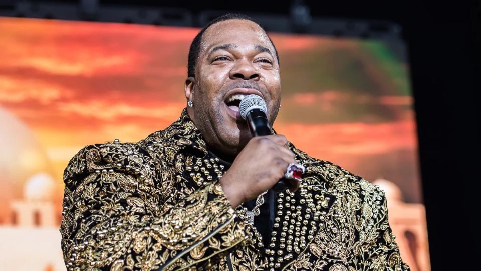 Busta Rhymes tritt während der 20. Jubiläumstour von The Miseducation of Lauryn Hill auf
