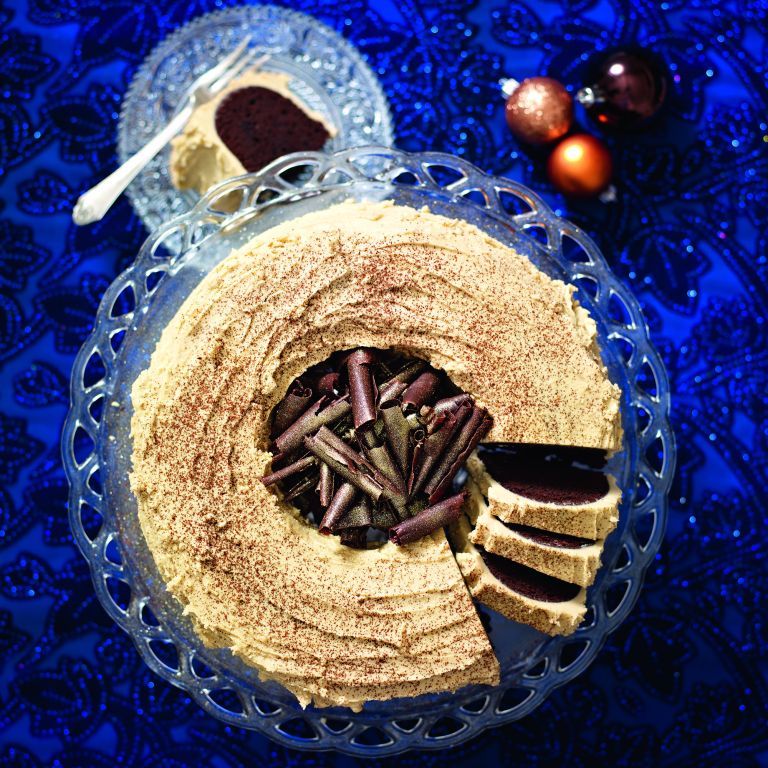 Torta iz slanega karamelnega venca
