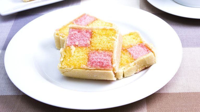 Comida Battenberg retro dos anos 80