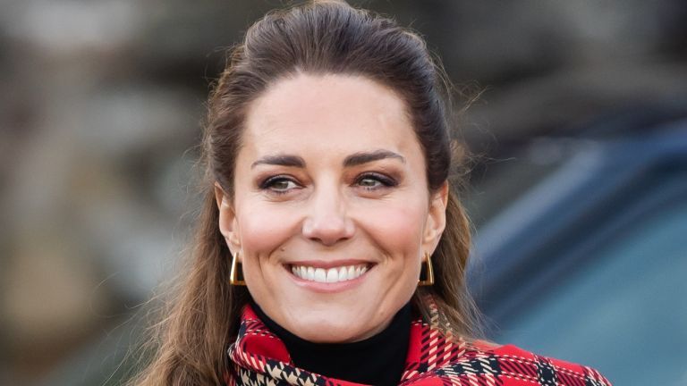 Catherine, Herzogin von Cambridge bei einem Besuch in Cardiff Castle mit Prinz William