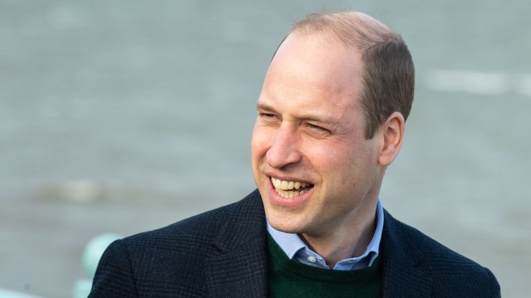 El príncipe William, duque de Cambridge, llega a la estación de botes salvavidas RNLI en Mumbles Pier el 4 de febrero de 2020 en Swansea, Gales