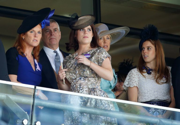 Beatrice, Eugenie, Andrew e Sarah Ferguson, Royal Lodge