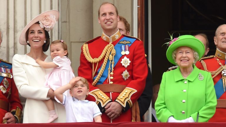 Catherine, vojvodinja od Cambridgea, princesa Charlotte, princ George, princ William, vojvoda od Cambridgea in kraljica Elizabeta II.