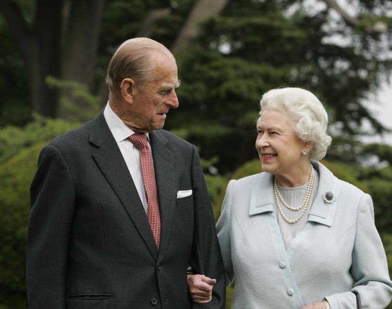 Secondo quanto riferito, la regina e il principe Filippo dormono in letti separati a causa di questa insolita tradizione