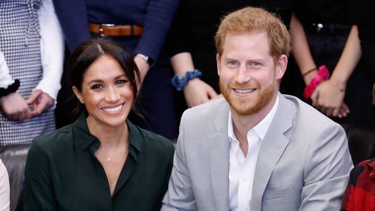 Meghan Markle in princ Harry se nasmehneta pred kamero