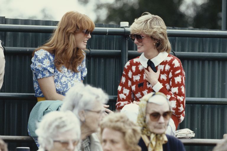 Diana, Princesa de Gales (1961-1997) con Sarah Ferguson en la Guardia