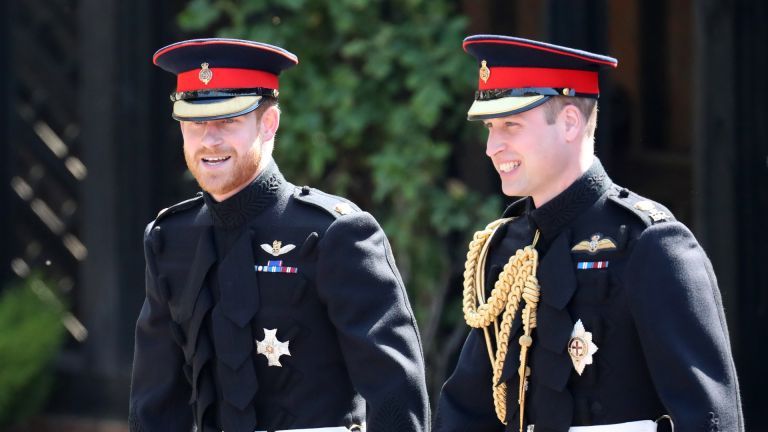 Il principe Harry arriva al suo matrimonio con la signora Meghan Markle con il suo testimone, il principe William, duca di Cambridge a St George