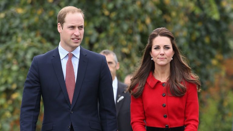 Catherine, duquesa de Cambridge, e o príncipe William, duque de Cambridge, chegam para visitar o Jardim Botânico em 14 de abril de 2014 em Christchurch, Nova Zelândia