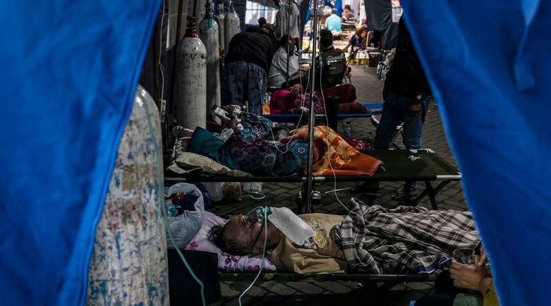 Pacientes em uma enfermaria COVID-19 em Yogyakarta, Indonésia