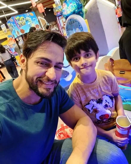 Shalin Bhanot mit seinem Sohn