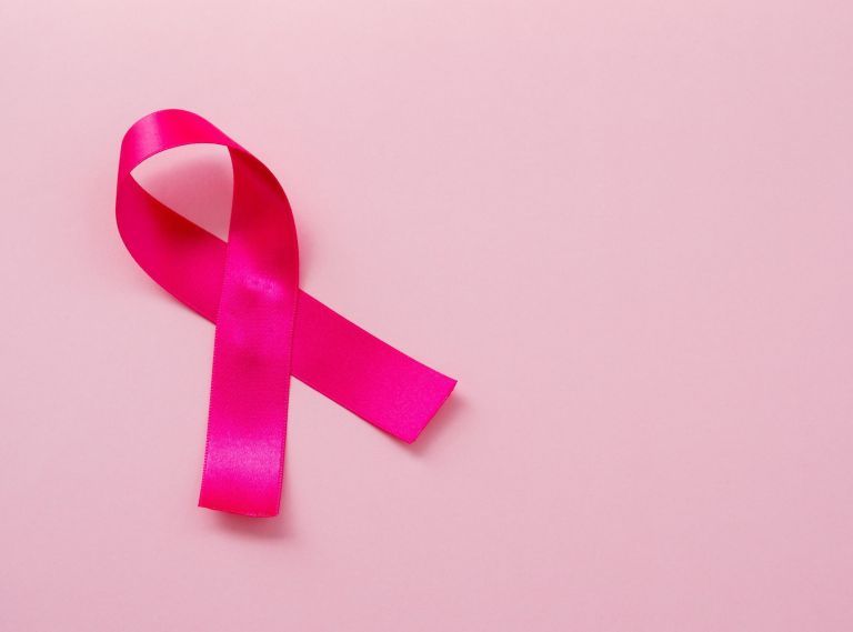 fita rosa para o mês de conscientização do câncer de mama