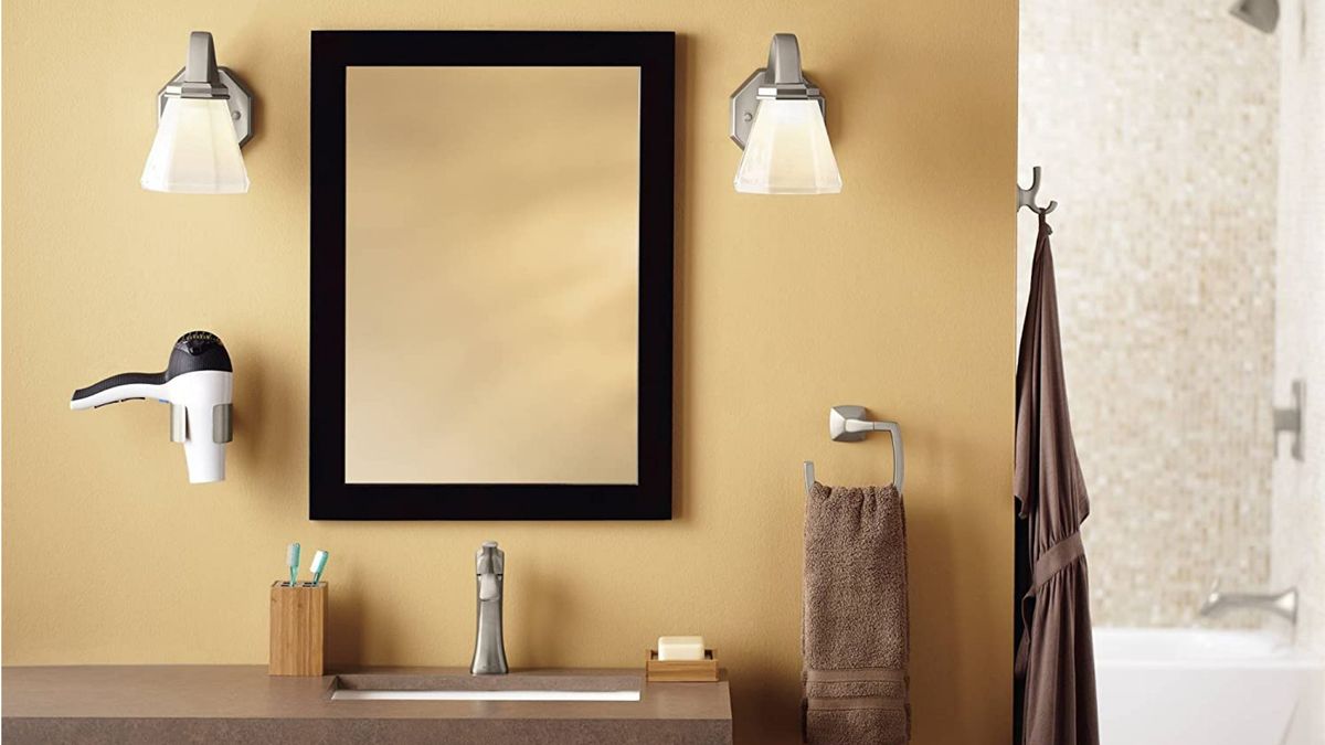 Porte-sèche-cheveux en métal brossé Moen Voss