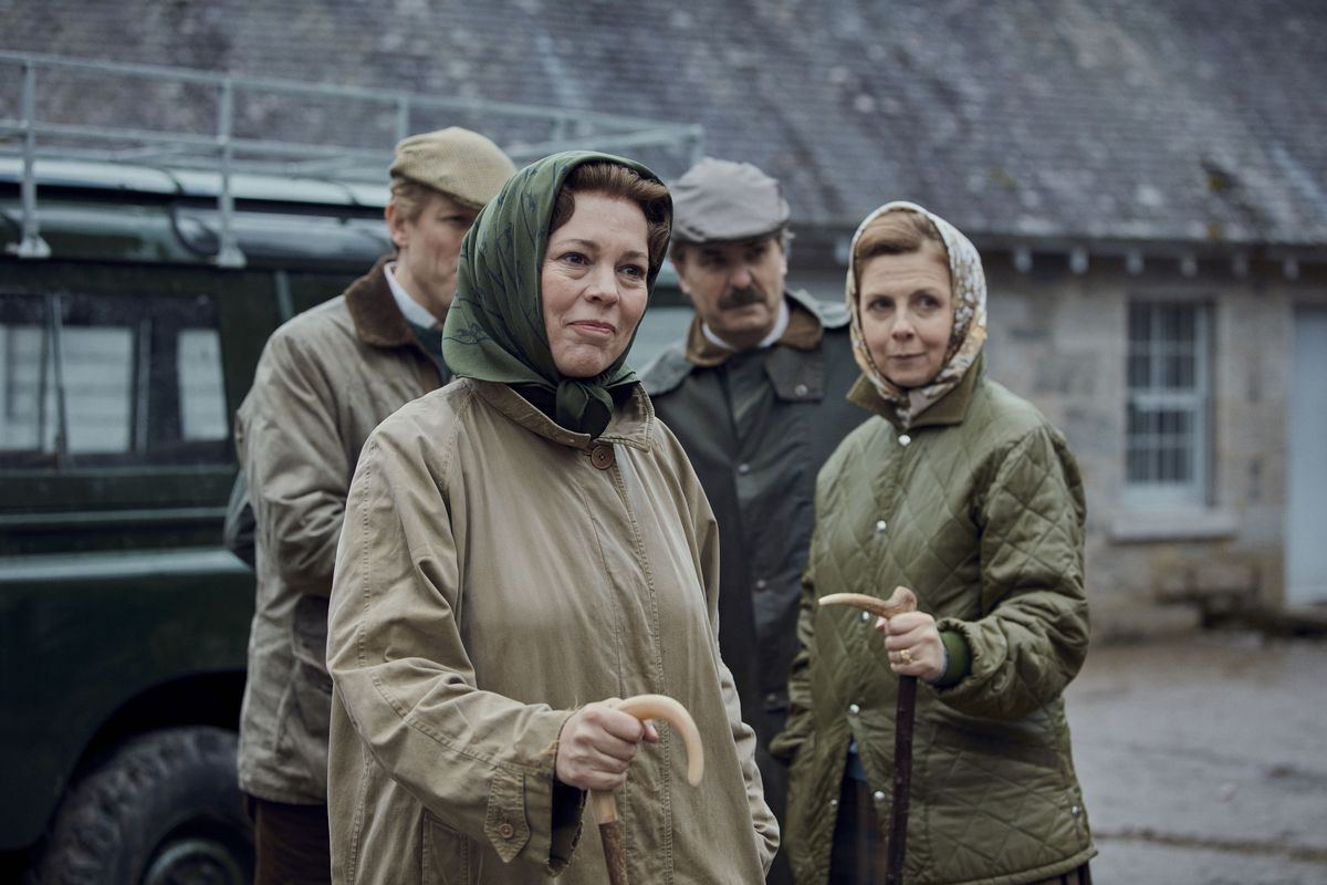 A rainha no Netflix The Crown vestindo uma jaqueta Barbour
