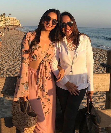 Kiara Advani Mutter