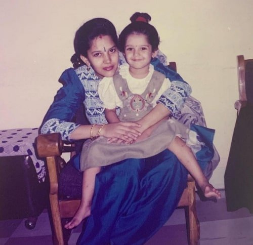 ritika singh foto de infância