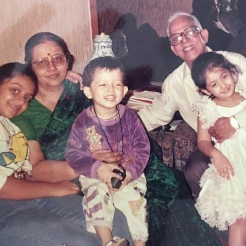 foto de infância de ruchikaa kapoor