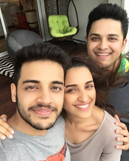frères et sœurs parineeti chopra