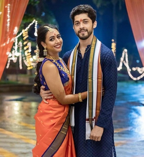 esposa de kiran srinivas